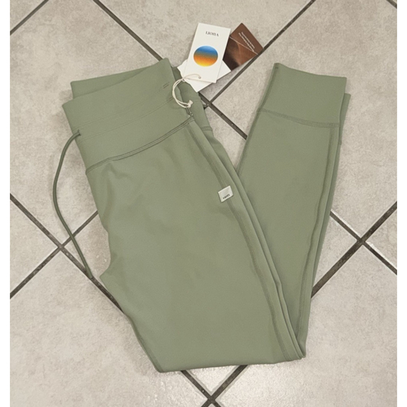 VUORI DAILY LEGGING 24.5” SPROUT COLOR SIZE XL NWT - Picture 1 of 8